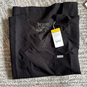 Men’s black scrub top classic 3 pocket new with tags